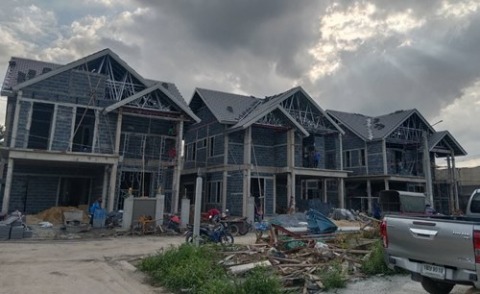 รับเหมาทำหลังคาหมู่บ้าน